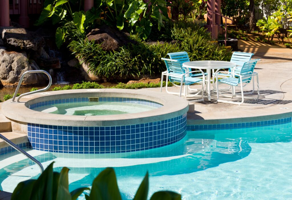 Choosing the Right Swimming Pool Tile Colors