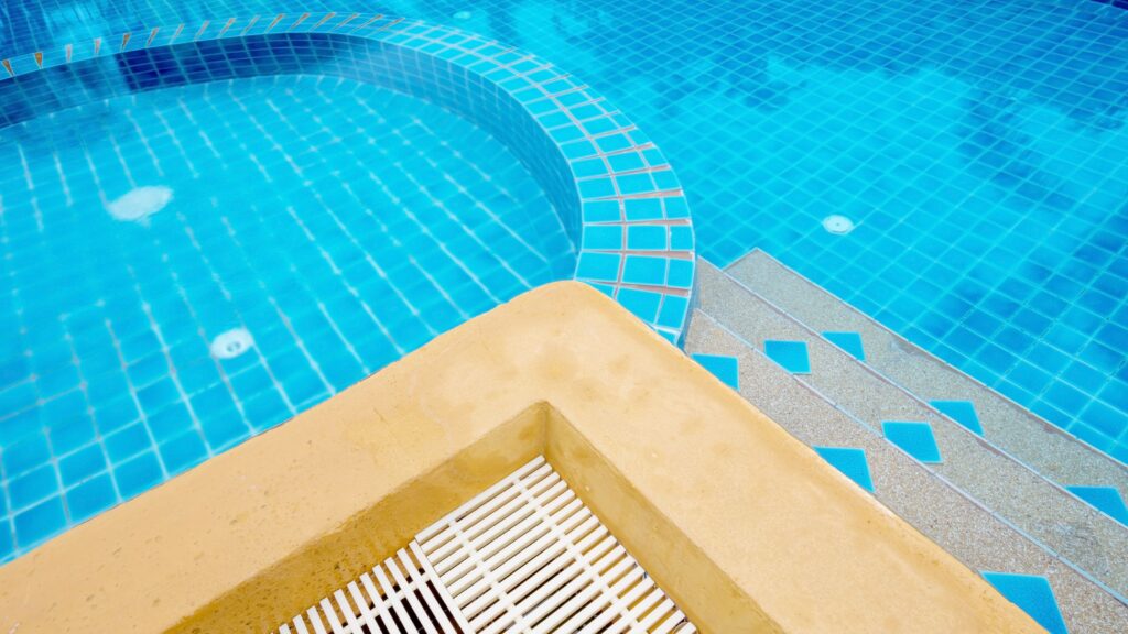 5 Pool Tile Design Ideas for Your Swimming Pool