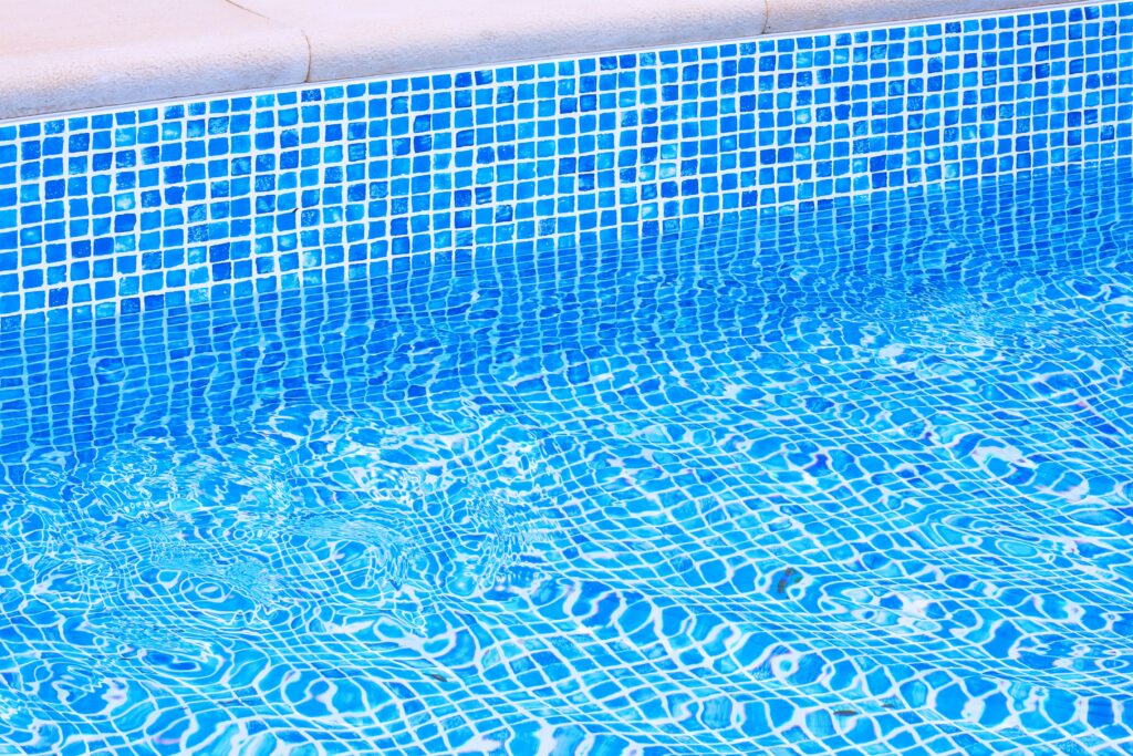 Guide In Choosing The Right Pool Tiles
