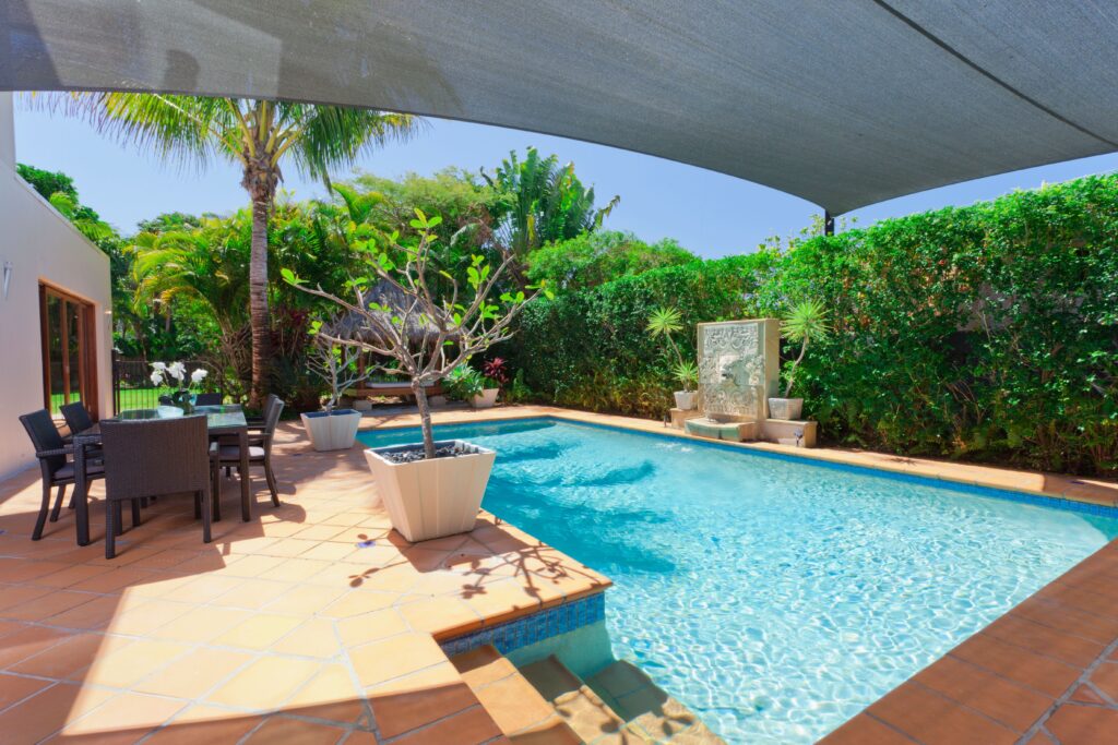 Choosing the Right Swimming Pool Tiles For Your Home